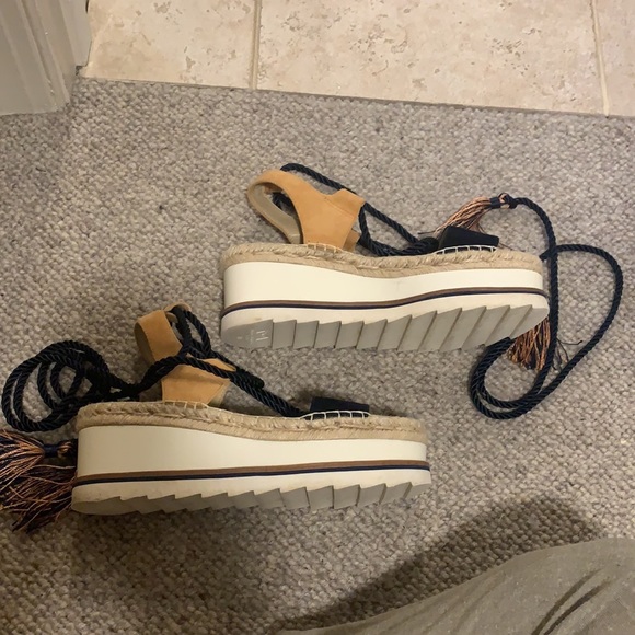 Marc Fisher ankle lace flat form - Picture 2 of 5